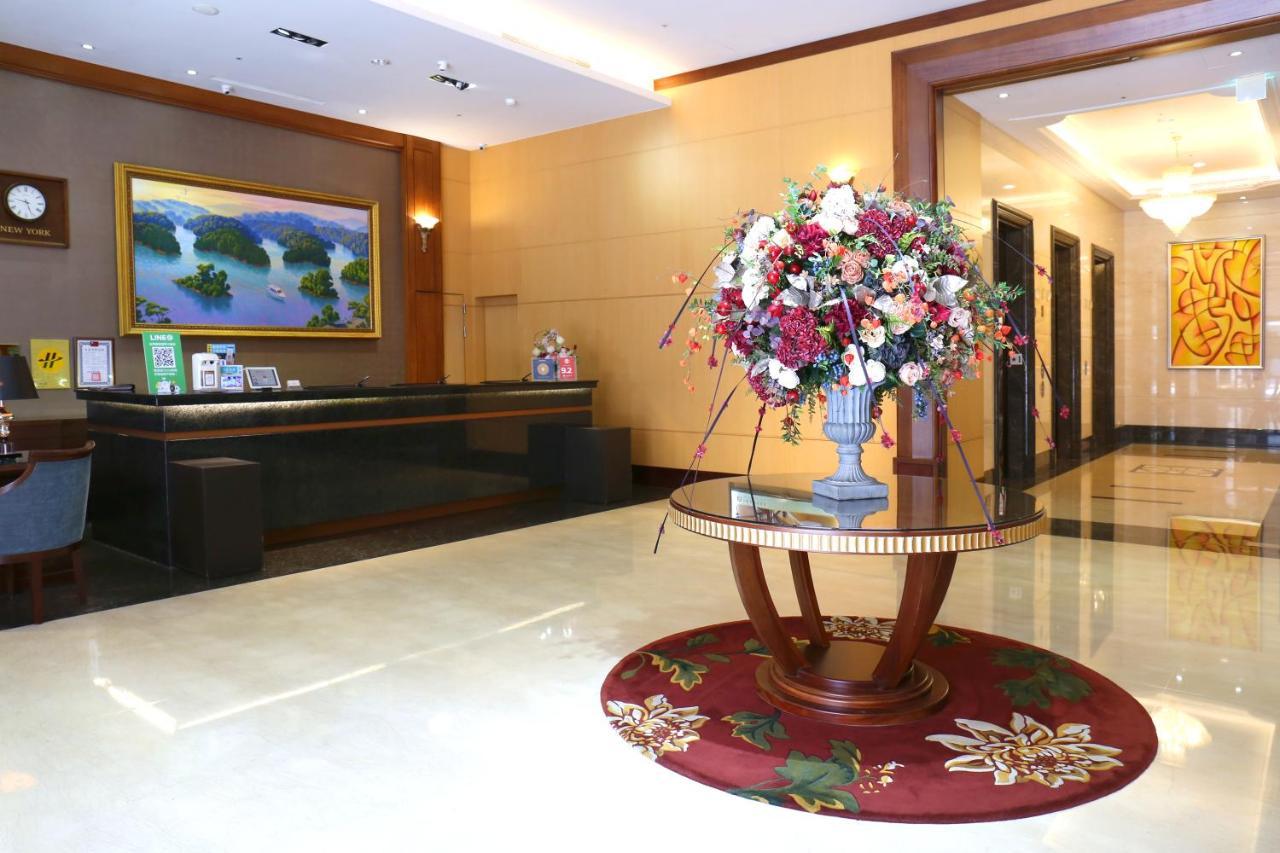Fushin Hotel - Tainan Esterno foto