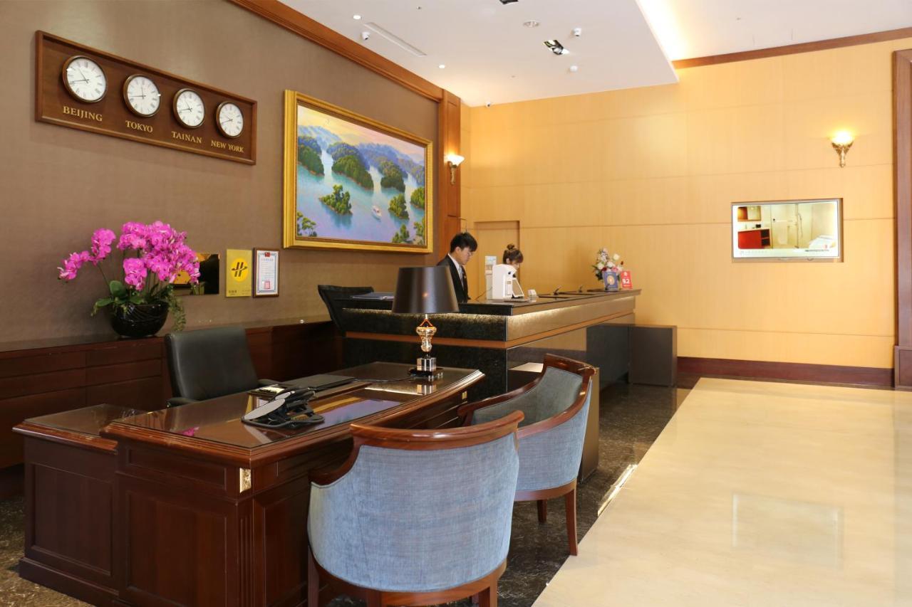 Fushin Hotel - Tainan Esterno foto