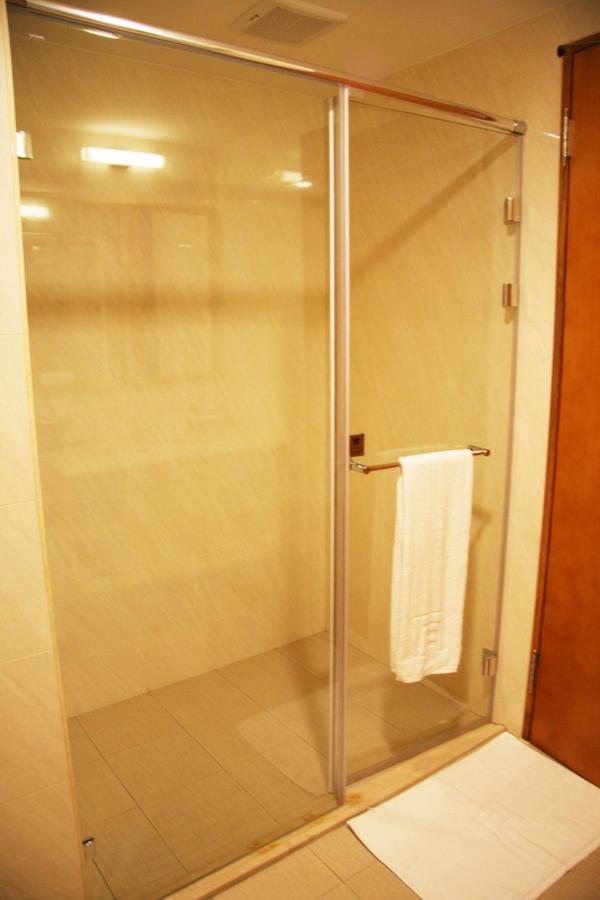 Fushin Hotel - Tainan Esterno foto