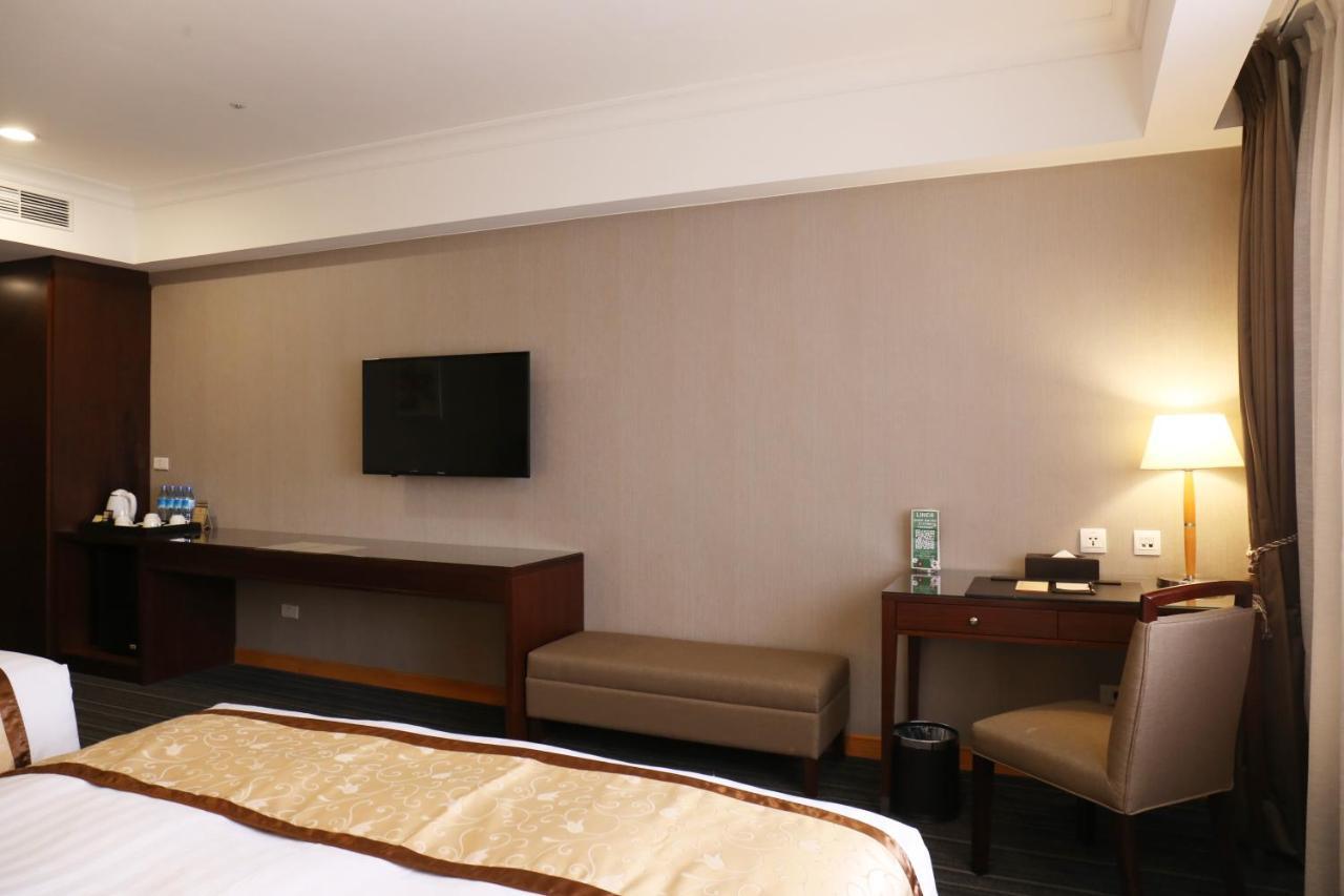 Fushin Hotel - Tainan Esterno foto