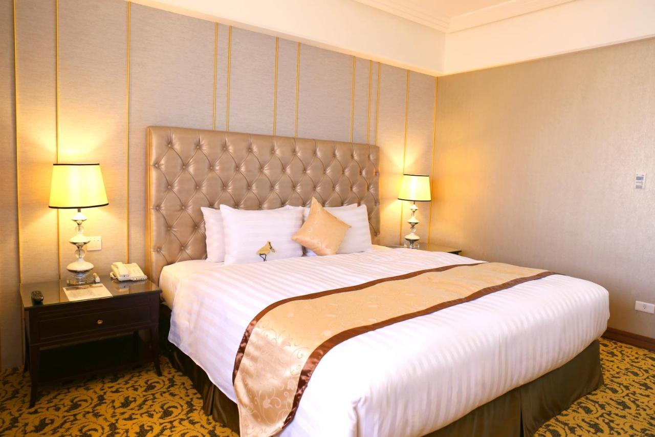 Fushin Hotel - Tainan Esterno foto