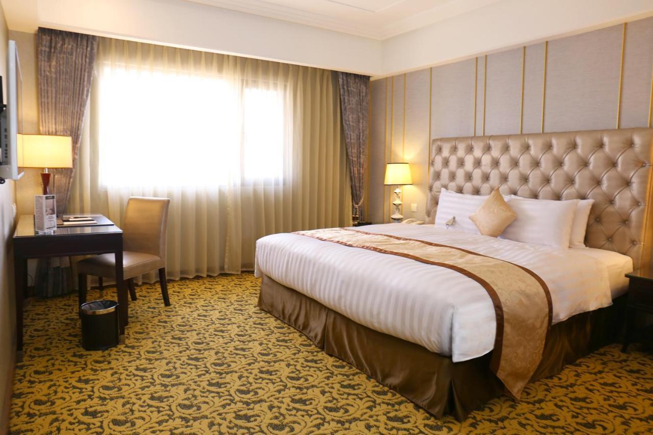 Fushin Hotel - Tainan Esterno foto