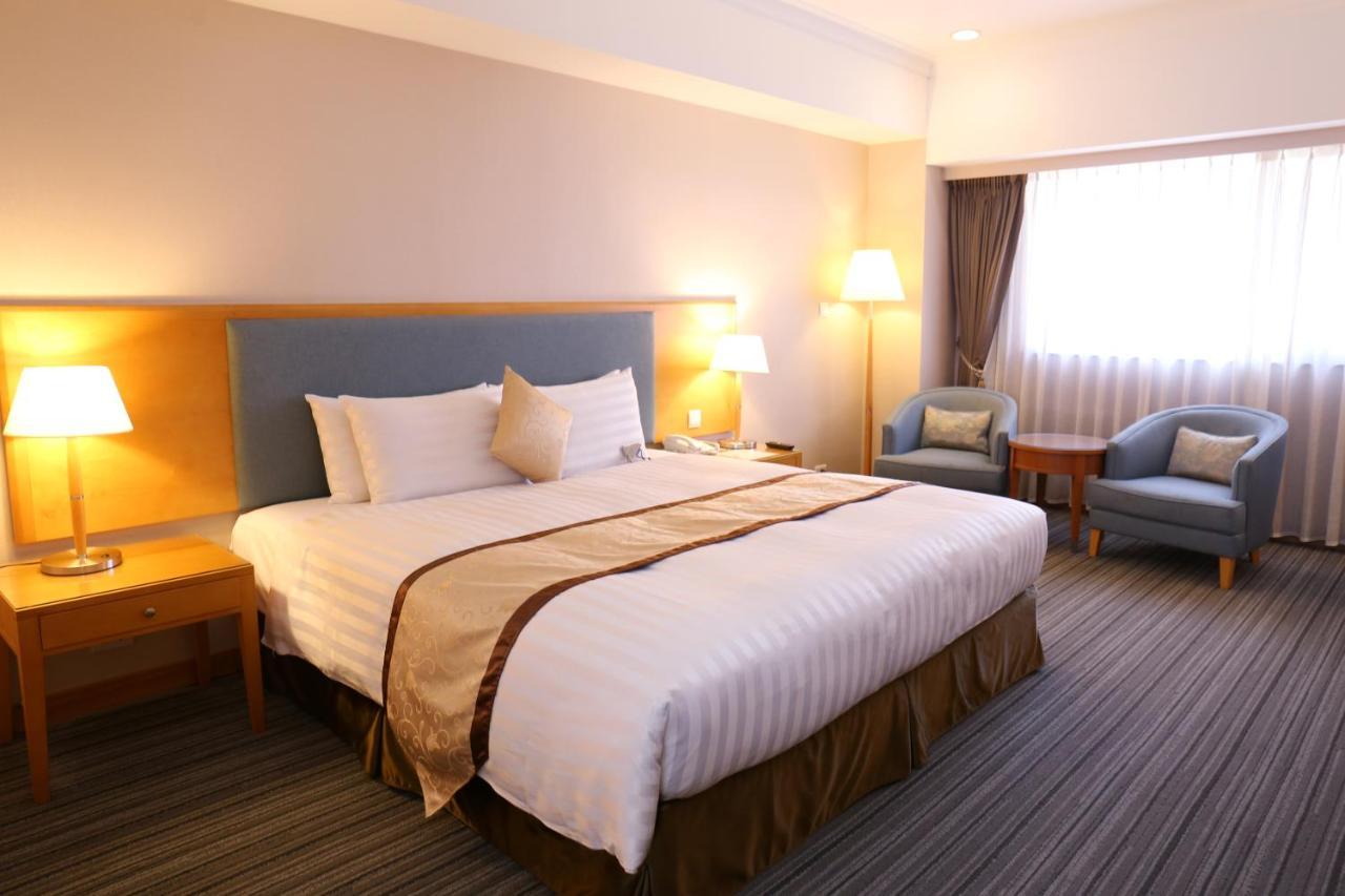 Fushin Hotel - Tainan Esterno foto