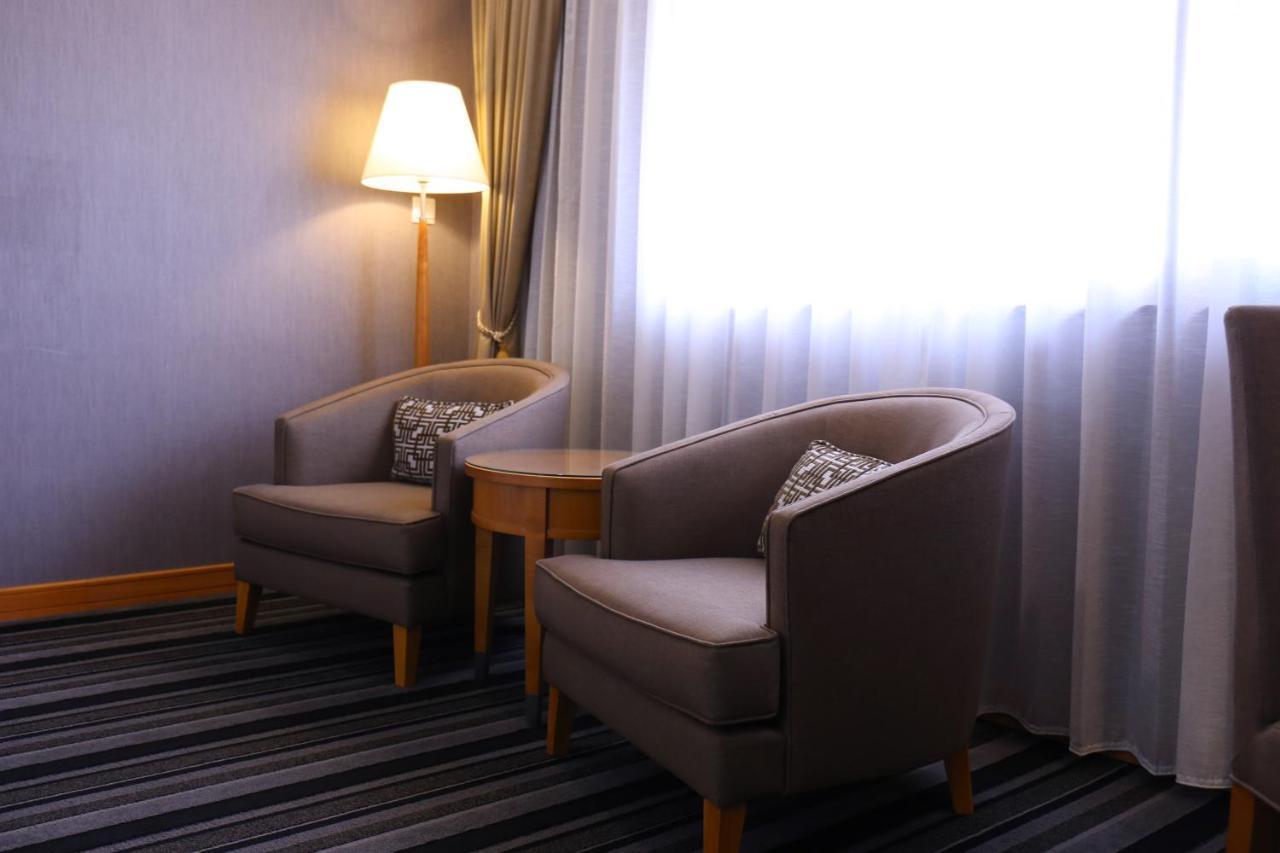 Fushin Hotel - Tainan Esterno foto