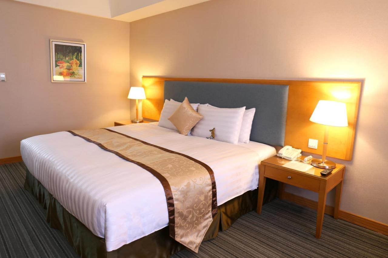 Fushin Hotel - Tainan Esterno foto