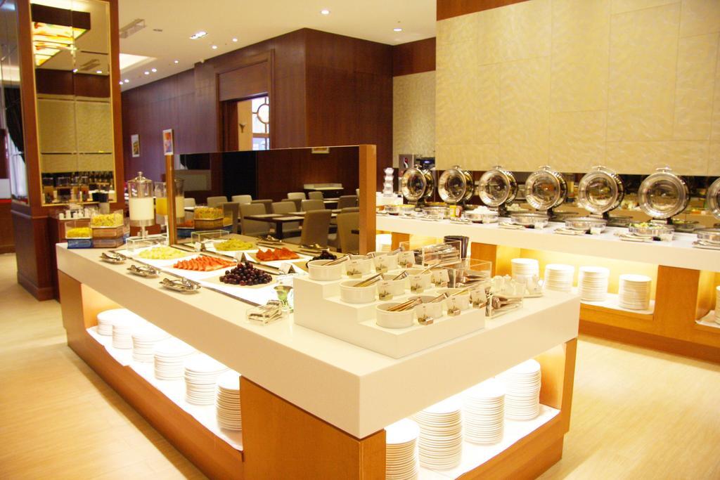 Fushin Hotel - Tainan Esterno foto