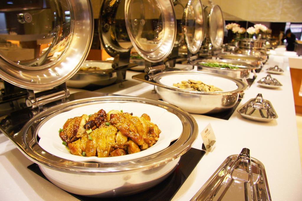 Fushin Hotel - Tainan Esterno foto