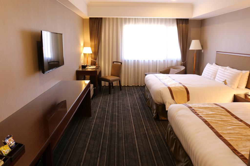 Fushin Hotel - Tainan Esterno foto