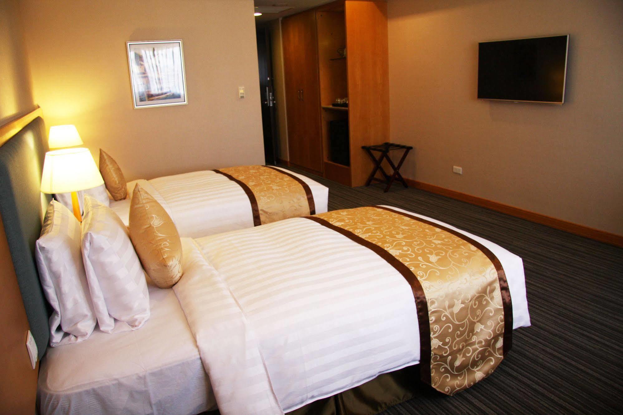 Fushin Hotel - Tainan Esterno foto