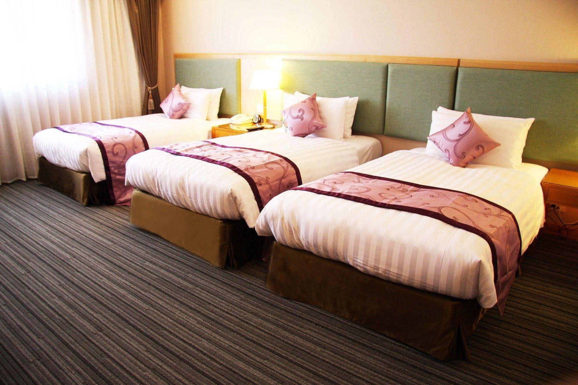 Fushin Hotel - Tainan Esterno foto