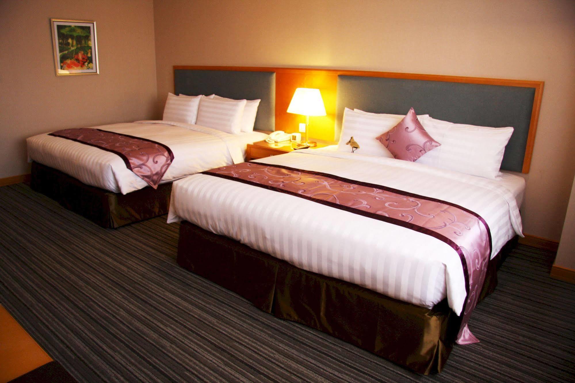 Fushin Hotel - Tainan Esterno foto